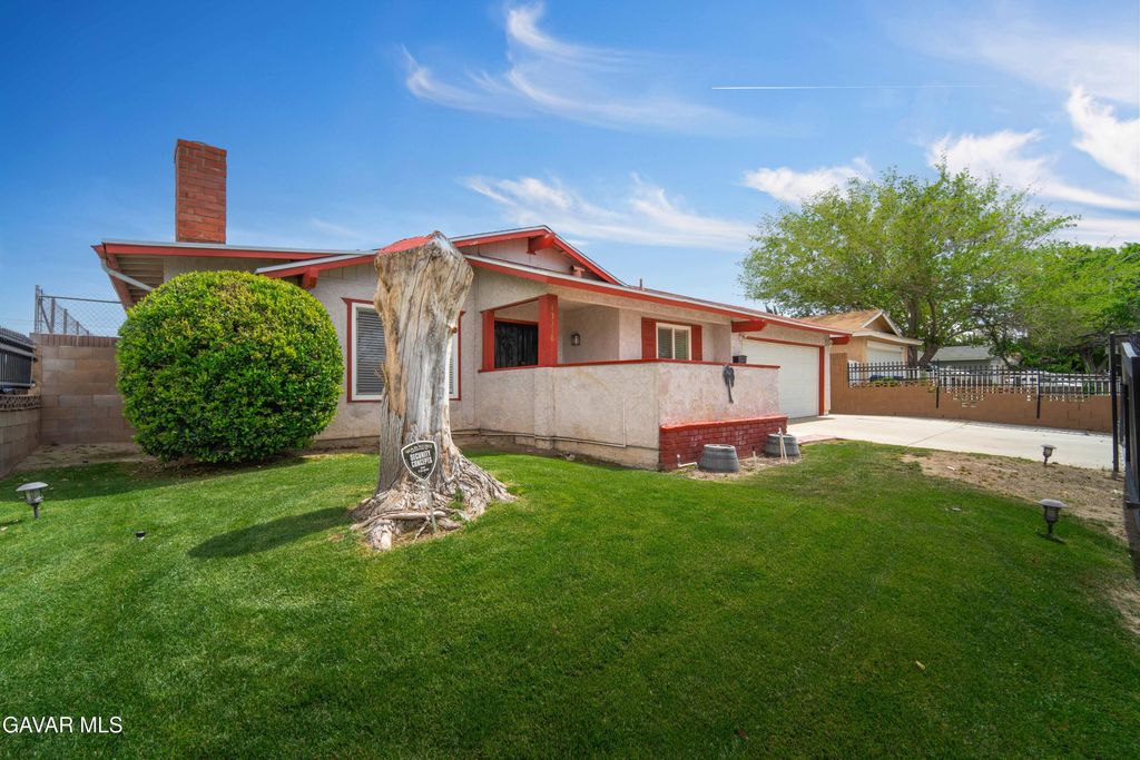 43318 Fenner Avenue, Lancaster, CA 93536