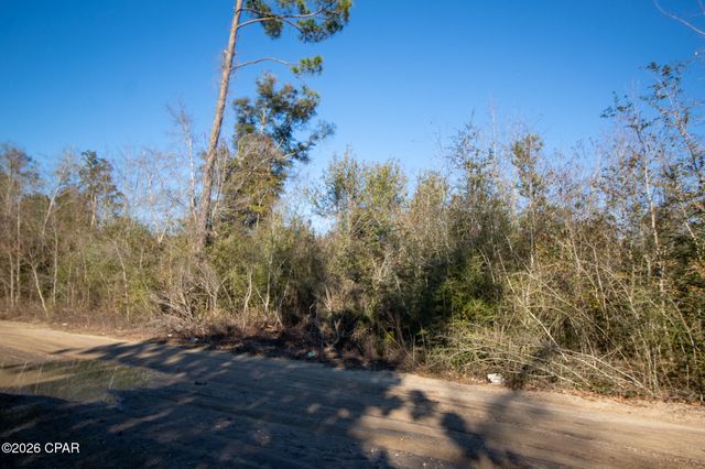 8450 Kiwi Lane, Youngstown, FL 32466