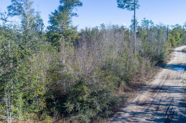 8450 Kiwi Lane, Youngstown, FL 32466