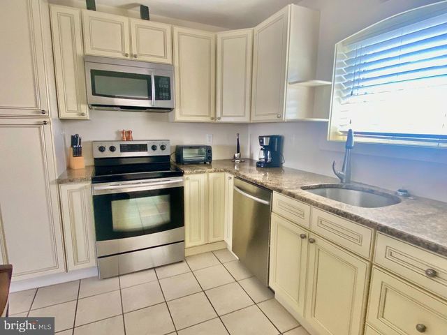 1306 BAYSHORE AVE, Brigantine, NJ 08203