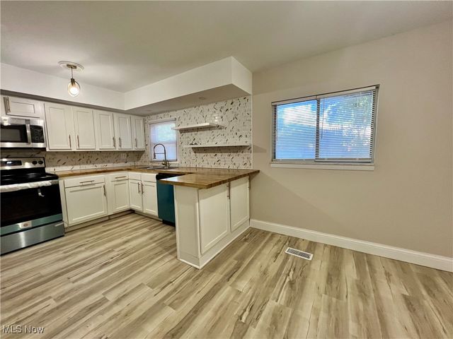 2972 N Turkeyfoot Road, Akron, OH 44319