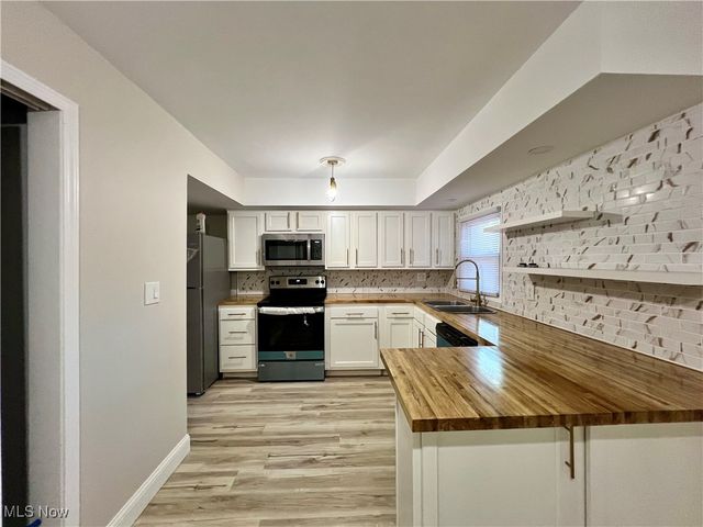 2972 N Turkeyfoot Road, Akron, OH 44319