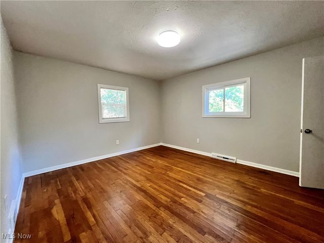 2972 N Turkeyfoot Road, Akron, OH 44319