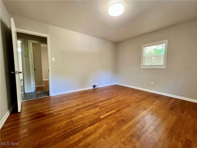 2972 N Turkeyfoot Road, Akron, OH 44319