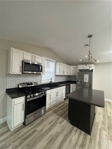 2972 N Turkeyfoot Road, Akron, OH 44319