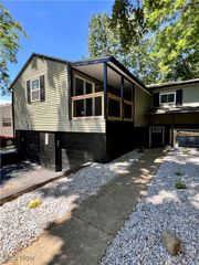 2972 N Turkeyfoot Road, Akron, OH 44319