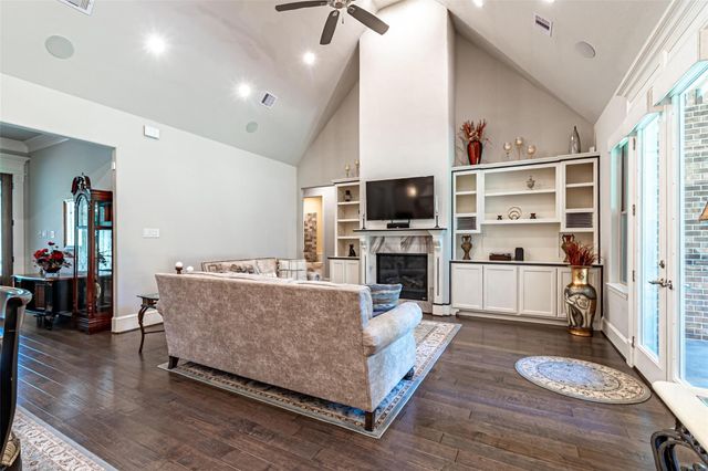 8970 Navigation Circle, Montgomery, TX 77316