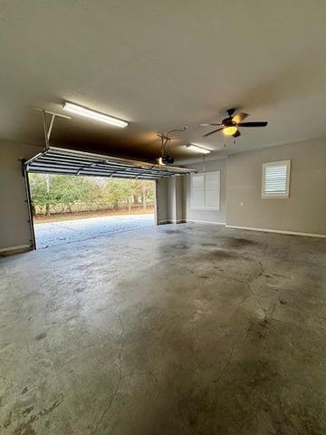 8970 Navigation Circle, Montgomery, TX 77316