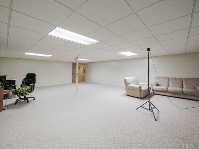 2931 Briarwood Drive, Troy, MI 48085