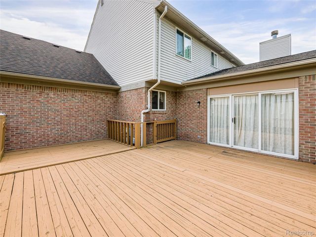 2931 Briarwood Drive, Troy, MI 48085