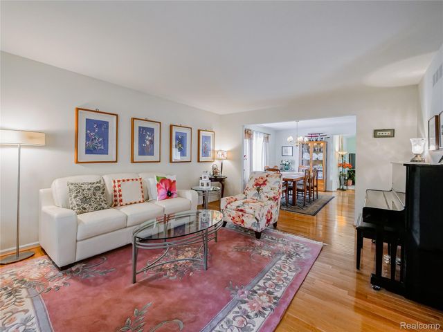 2931 Briarwood Drive, Troy, MI 48085