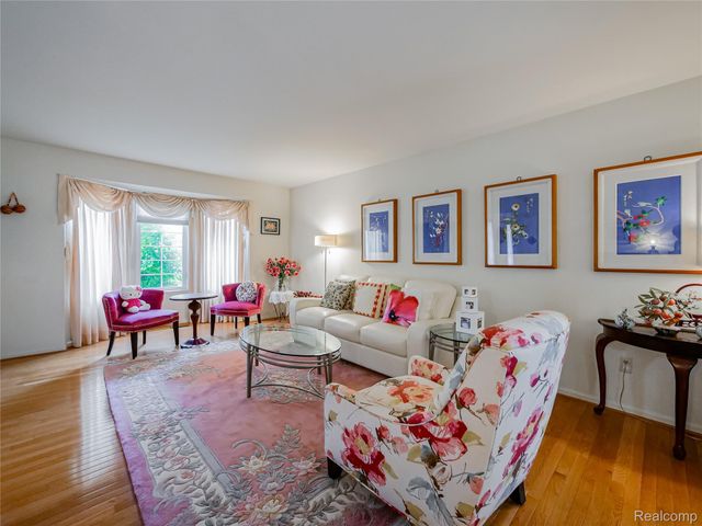 2931 Briarwood Drive, Troy, MI 48085