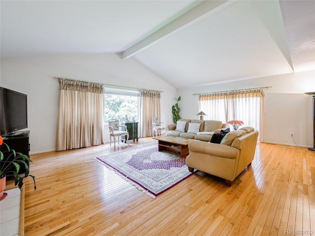 2931 Briarwood Drive, Troy, MI 48085