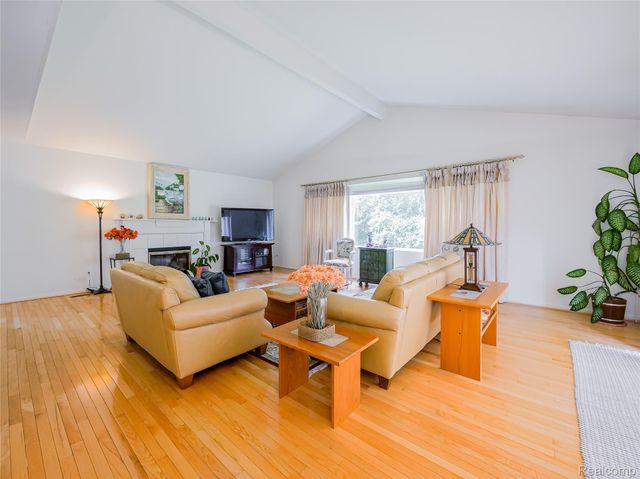 2931 Briarwood Drive, Troy, MI 48085