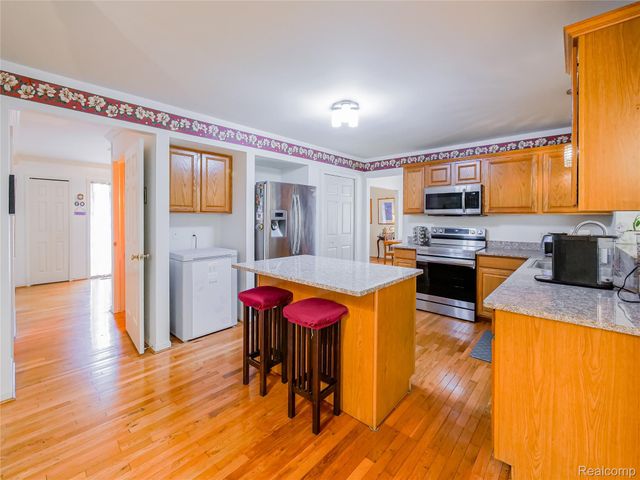 2931 Briarwood Drive, Troy, MI 48085