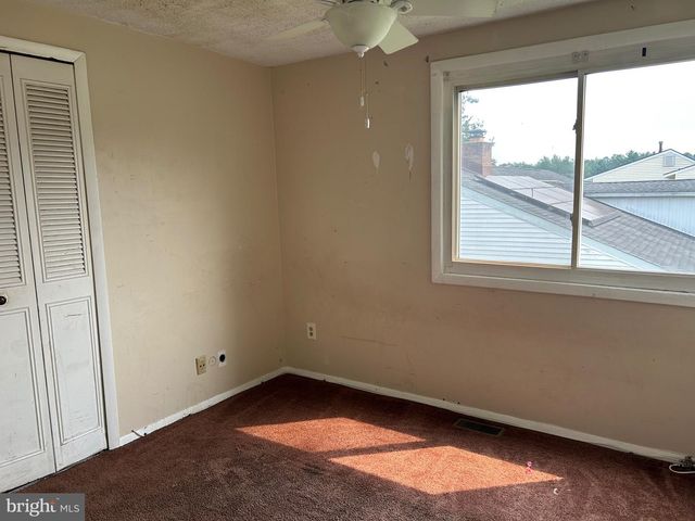 17 PARKHILL LN, Sicklerville, NJ 08081