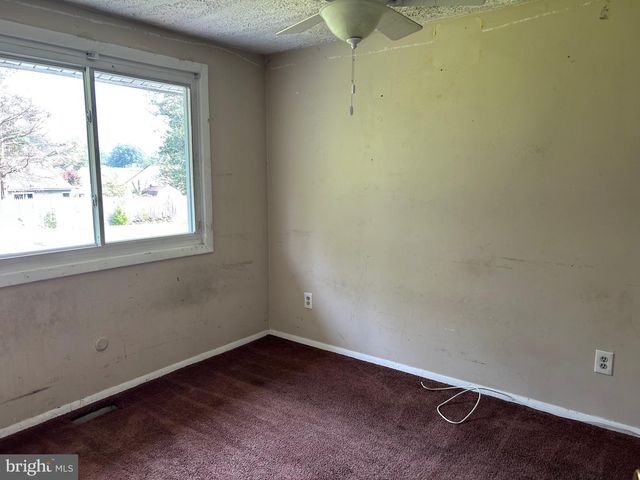 17 PARKHILL LN, Sicklerville, NJ 08081