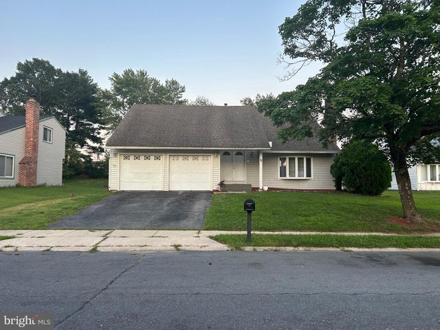 17 PARKHILL LN, Sicklerville, NJ 08081