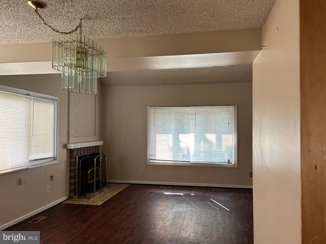 17 PARKHILL LN, Sicklerville, NJ 08081