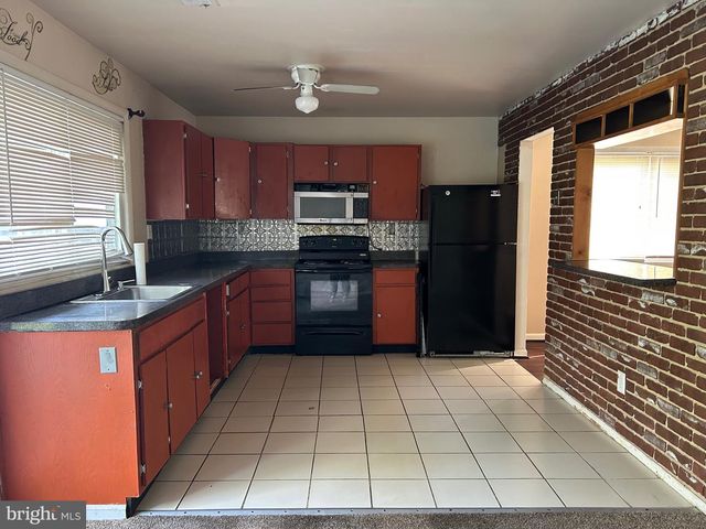 17 PARKHILL LN, Sicklerville, NJ 08081