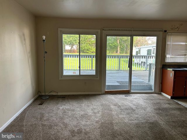17 PARKHILL LN, Sicklerville, NJ 08081