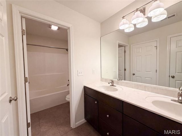 120 Fox Hill Court, Edwardsville, IL 62025