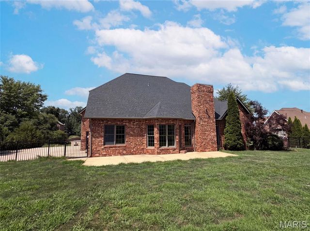120 Fox Hill Court, Edwardsville, IL 62025