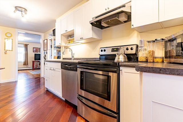 76 Business St, Boston, MA 02136