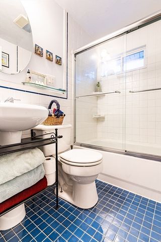 76 Business St, Boston, MA 02136