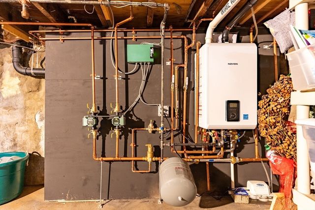 76 Business St, Boston, MA 02136