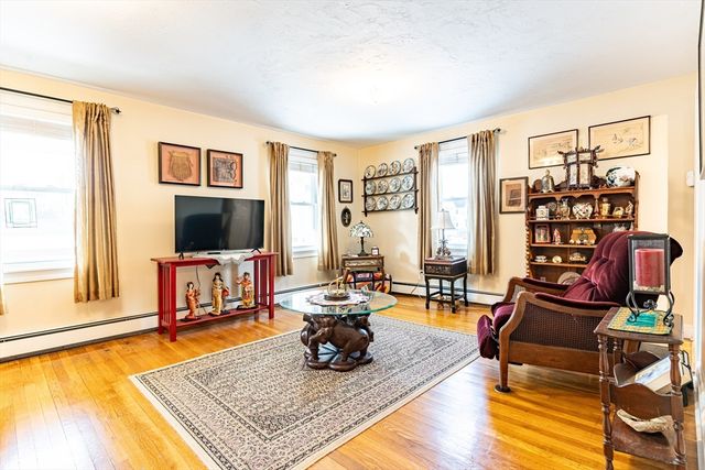 76 Business St, Boston, MA 02136