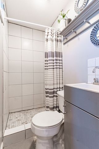 76 Business St, Boston, MA 02136