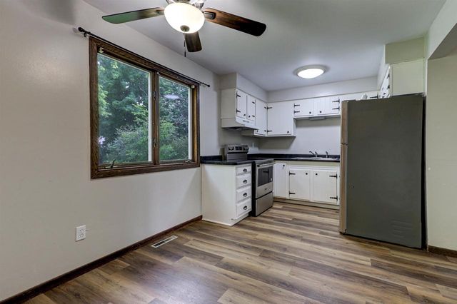 1825 W BREWSTER STREET, Appleton, WI 54942