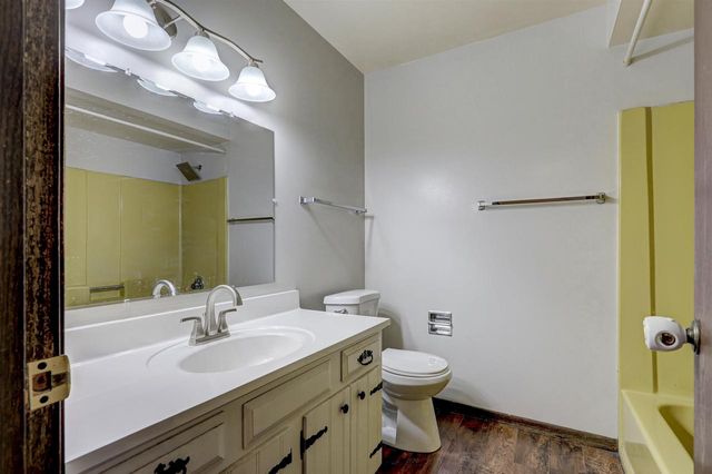 1825 W BREWSTER STREET, Appleton, WI 54942