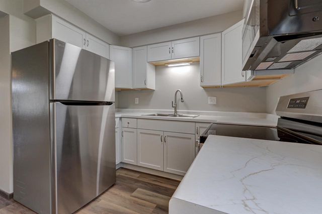 1825 W BREWSTER STREET, Appleton, WI 54942