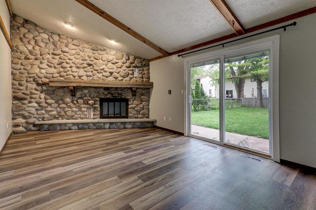 1825 W BREWSTER STREET, Appleton, WI 54942