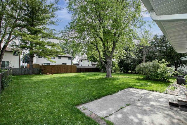 1825 W BREWSTER STREET, Appleton, WI 54942
