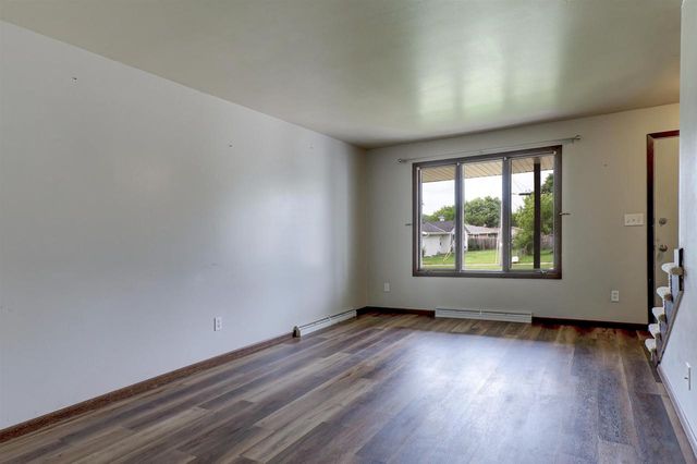 1825 W BREWSTER STREET, Appleton, WI 54942