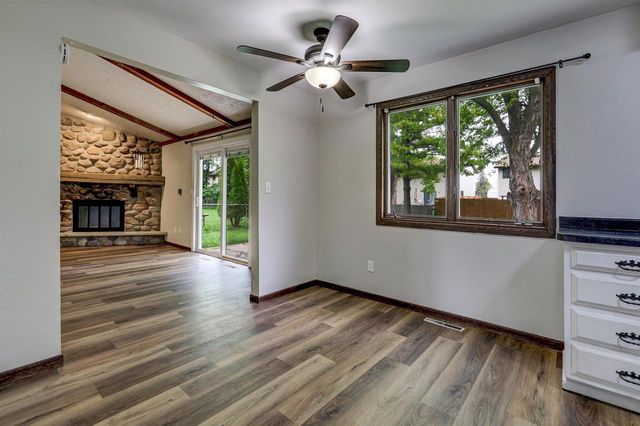 1825 W BREWSTER STREET, Appleton, WI 54942