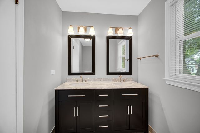 1800 W Sibley Street, Park Ridge, IL 60068