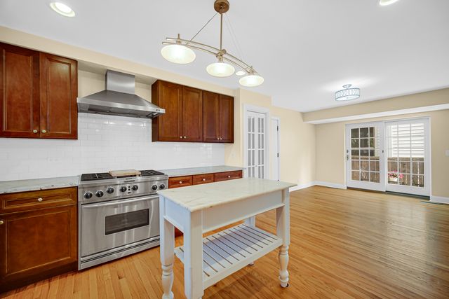 1800 W Sibley Street, Park Ridge, IL 60068