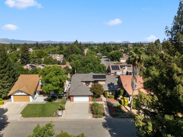 7718 N Woodrow Avenue, Fresno, CA 93720