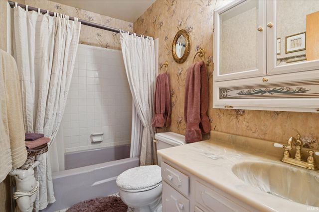 52836 Arbor Drive, South Bend, IN 46635