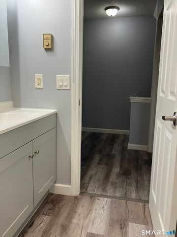 38 Shirley Street APT 5, Waterbury, CT 06708