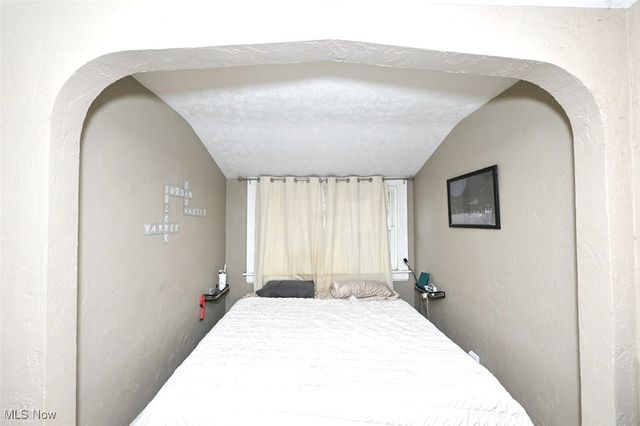 449 Kathron Avenue, Cuyahoga Falls, OH 44221