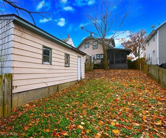 449 Kathron Avenue, Cuyahoga Falls, OH 44221