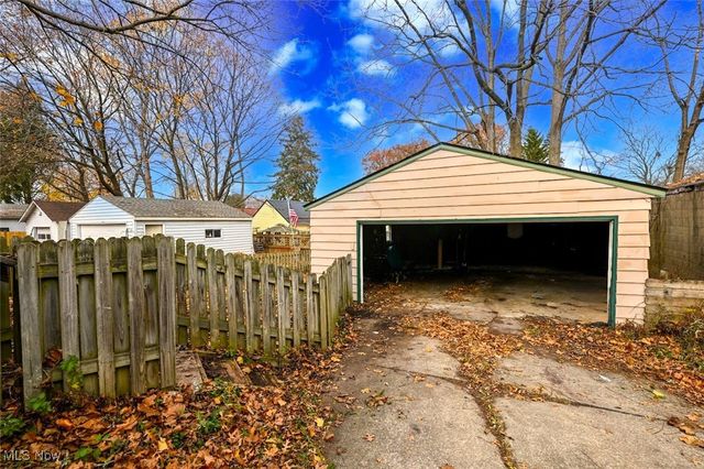 449 Kathron Avenue, Cuyahoga Falls, OH 44221