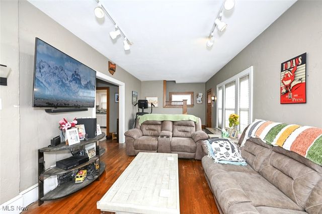 449 Kathron Avenue, Cuyahoga Falls, OH 44221