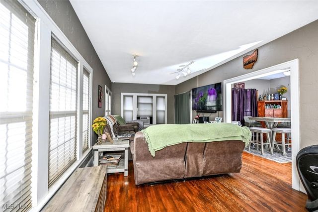 449 Kathron Avenue, Cuyahoga Falls, OH 44221