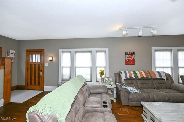 449 Kathron Avenue, Cuyahoga Falls, OH 44221